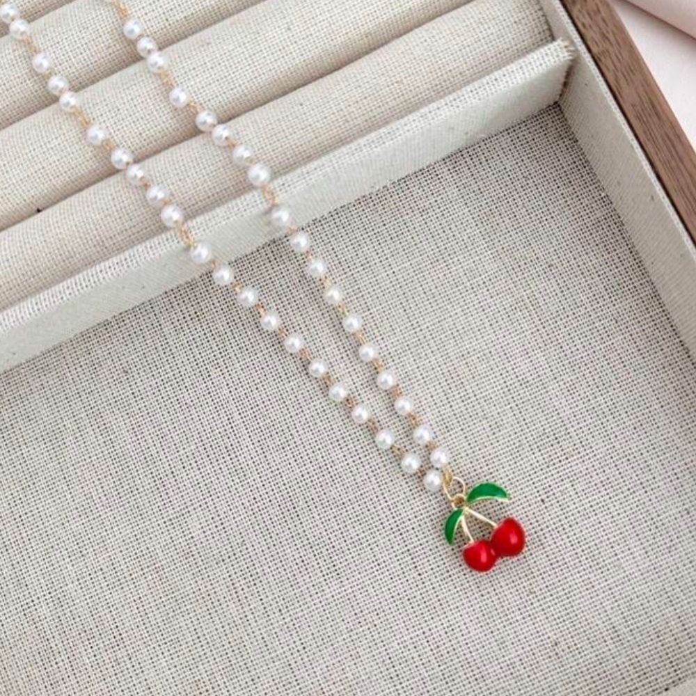 Cherry fruit charm pearl gold necklace - Picture 3 of 4